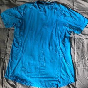 Lululemon men’s blue T-shirt